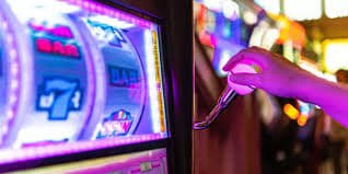 Filipino player selecting a bingo room on jl16 app mobile browser